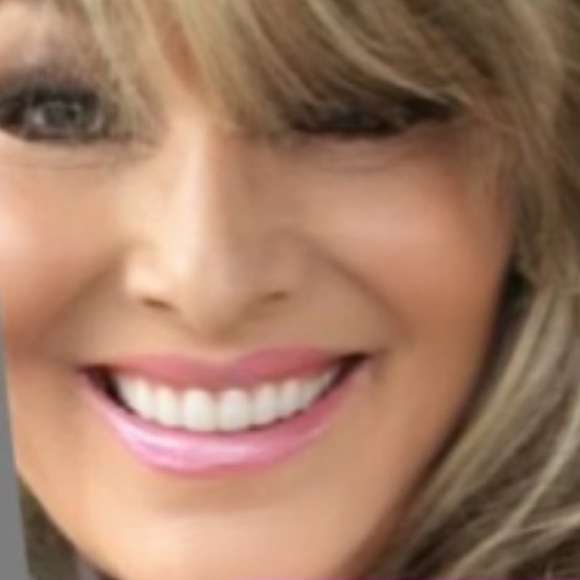 Hi I'm Alesia and I Love all types of clothes!💕 - Picture 6 of 8